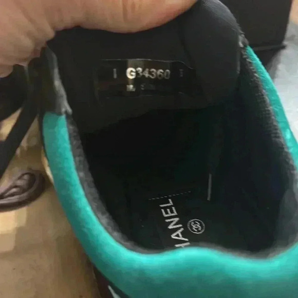 Chanel Black/Gold Suede and Leather CC Low Top Sneakers

NEW NEVER WORN - Picture 9 of 10